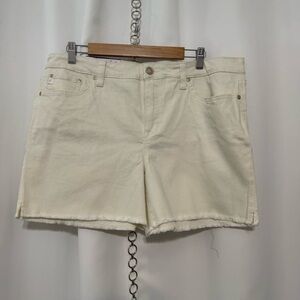 Seven7 Women's Off-White Jean Weekend Shorts Size: 16